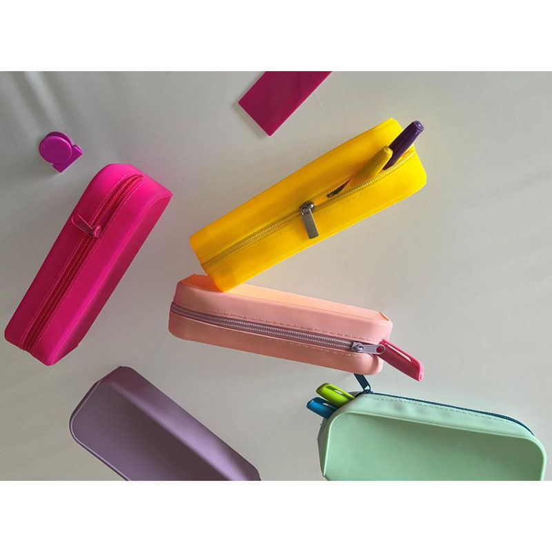 Suntne silicone plumbum causae bonae?